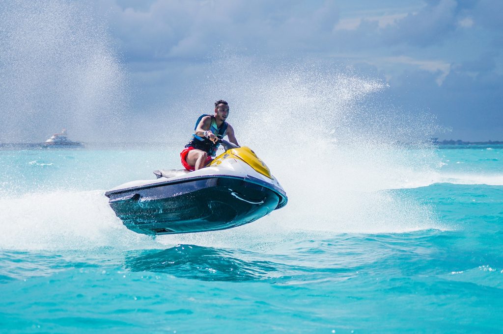 Epic-Water-Toys-4-options-to-live-a-summer-adventure-in-Cancun-Waverunner
