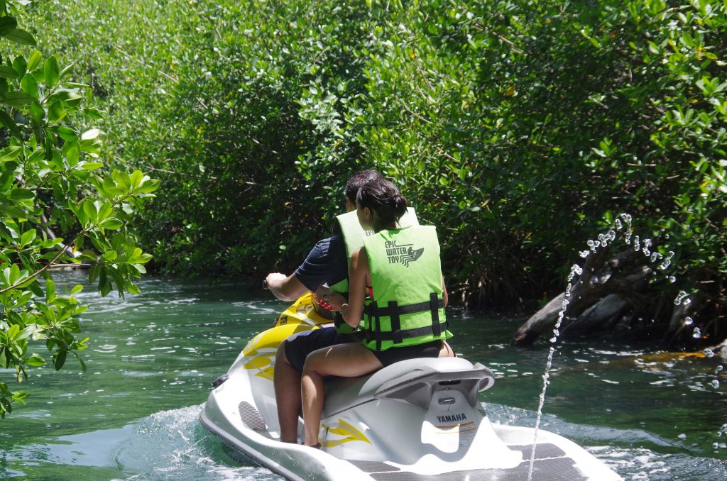 water-activities-you-cant-miss-in-cancun-jungle-tour